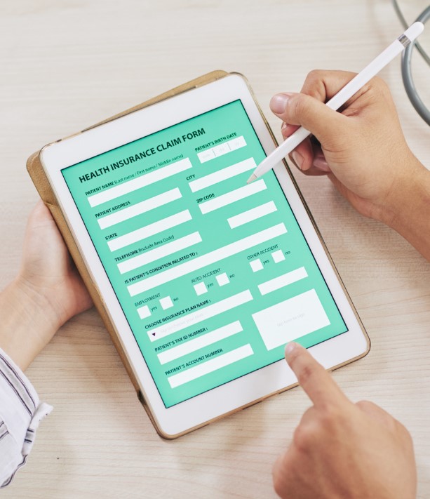 agent-filling-form-health-insurance-with-patient